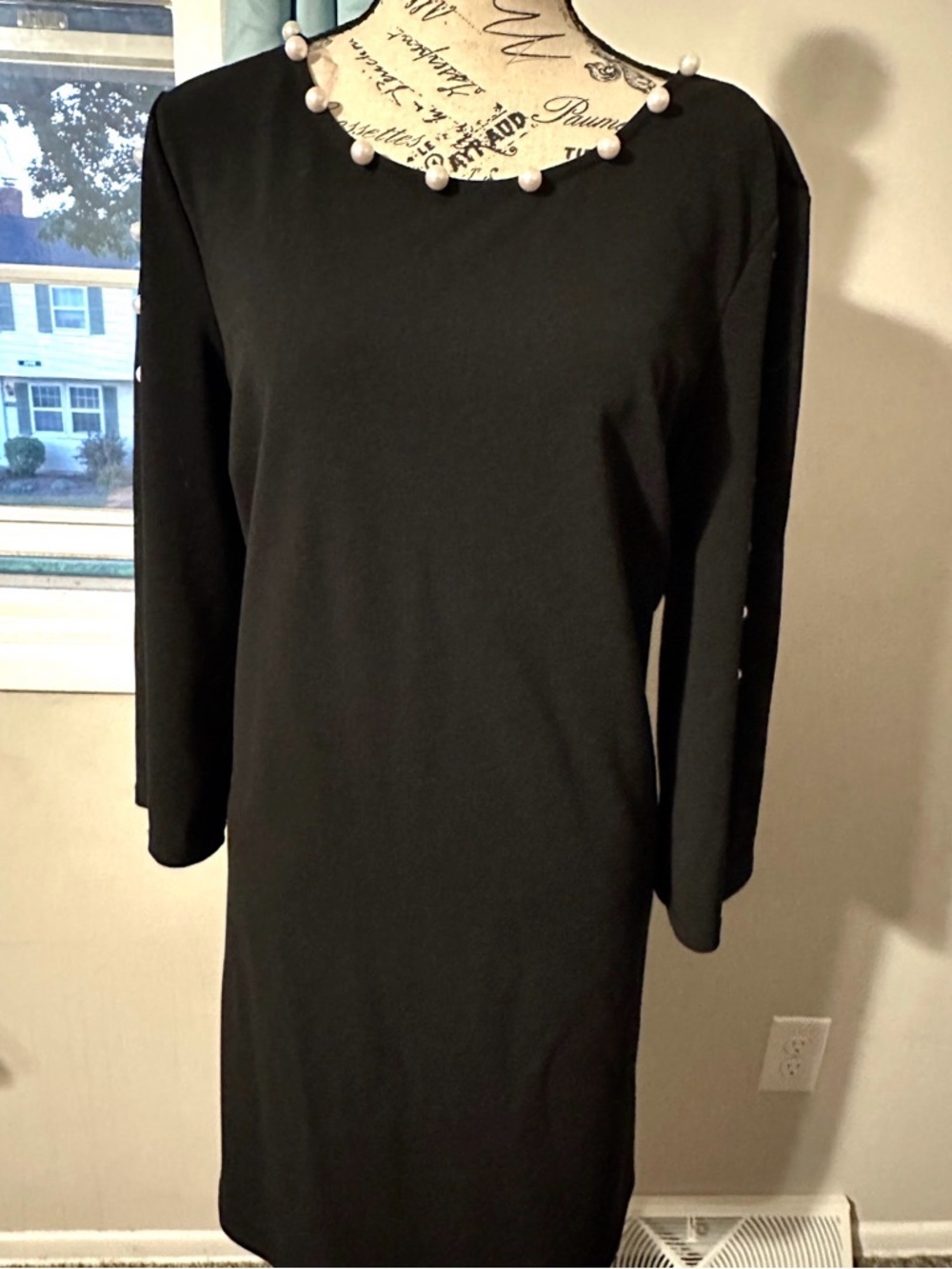 Roz & Ali Black Long Sleeve Shift Dress